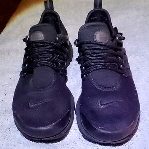 Nike Air prestos size 7 triple black